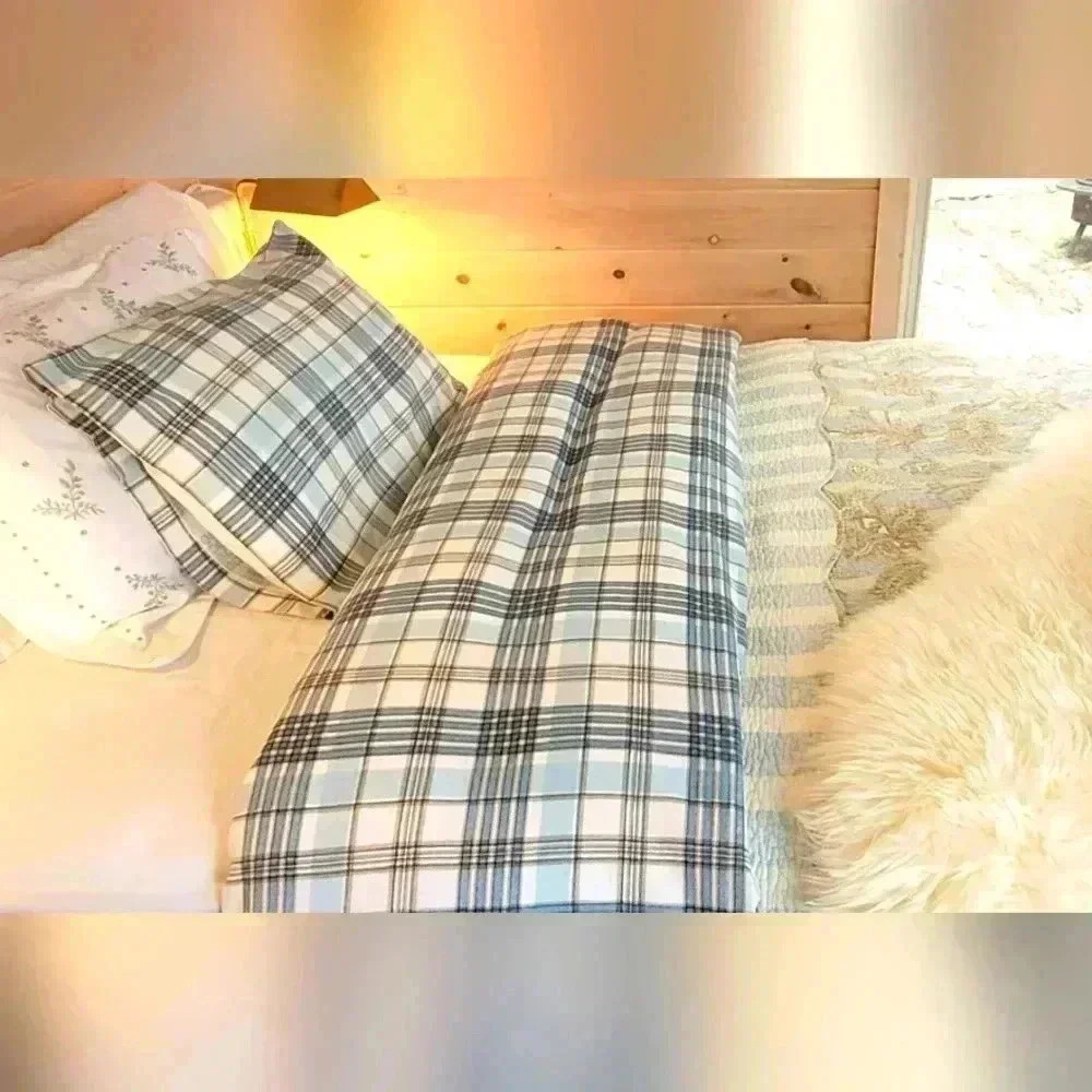 Queen sz 100% Cotton Flannel Top Sheet with 2 cases.